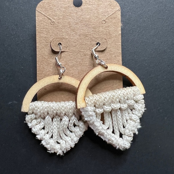 Handmade macrame earrings - Picture 2 of 2